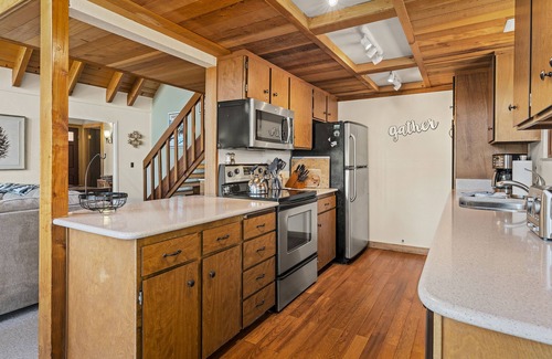 Truckee Cabin | Martis Valley View at Northstar, HOA Gym & Pool Access, Golf & Biking, Sleeps 8