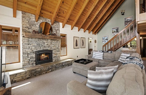 Truckee Cabin | Martis Valley View at Northstar, HOA Gym & Pool Access, Golf & Biking, Sleeps 8