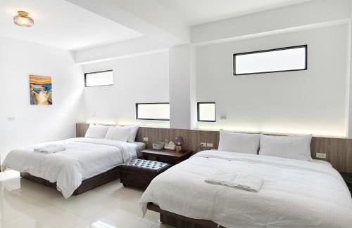 West Central District House | Maru Yang 馬路楊宿屋