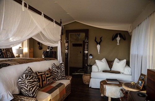 Kerrville Cabin | MARULA - A romantic African Safari in the Texas Hill Country