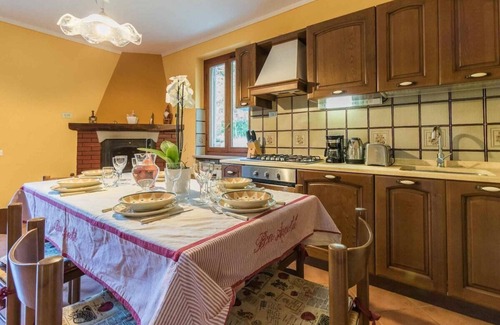 Sant'Andrea di Compito House | Marusca house with private pool, garden and WiFi