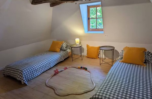 Saint-Avit-Senieur House | Marvellous 8-bedroom, 12 bed, house in centre of historic village