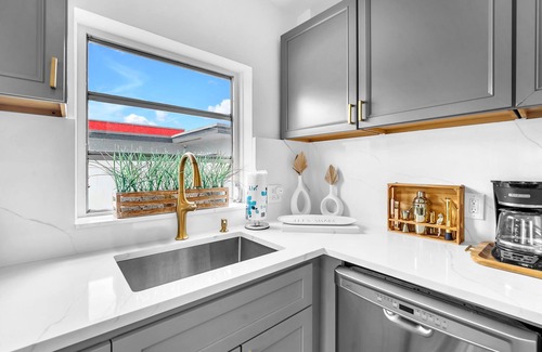 Poinciana Park House | Marvellous Downtown FLL 3BR2BA Patio+BBQ+AC+Wifi