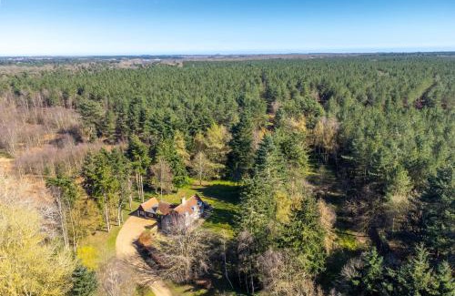 Woodbridge House | Marvellous secluded forest lodge - Stone Hall