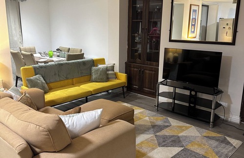 Doncaster House | Marvelous 3-bedroom house with WiFi in Doncaster
