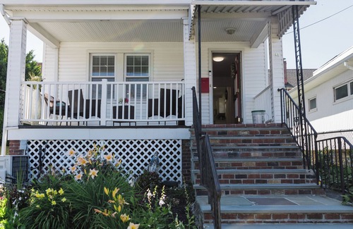 Bronx House | Marvelous 4-bedroom house in Woodlawn Heights, family friendly.