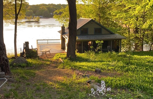 Red Creek Cottage | Marvelous 5-bedroom bayside cottage with WiFi in Red Creek.