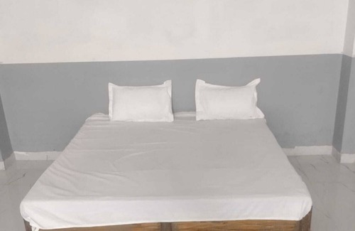 Bhopal House | Marvelous 5-bedroom hotel with WiFi Daily &Monthly Rooms Near Nadra Bus Stand