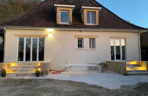 Lalinde Villa | Marvelous riverside oasis 4-bedroom villa area of historic significance Dordogne