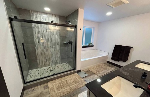 Snoqualmie Pass House | Marvelous Ski In/Out Home at Summit Snoqualmie Ski, Snow room and Bike Resort!