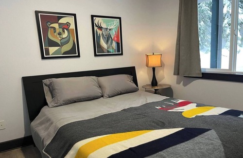 Snoqualmie Pass House | Marvelous Ski In/Out Home at Summit Snoqualmie Ski, Snow room and Bike Resort!