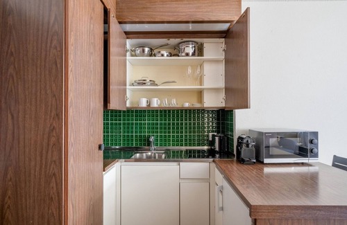 District 6 Apartment | Marvelous Unterstrass Studio, nr University & Supermarket, by Blueground