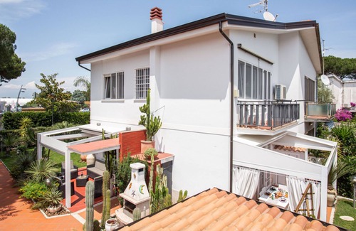 Latina Lido Villa | Marvelous Villa with enjoyable outdoor hot tub, 300m from the sea