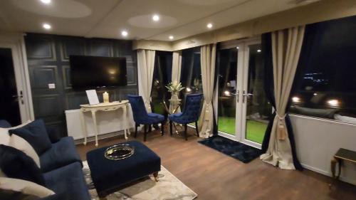 Musselburgh Ski Chalet | Mary Queen of Scott's Lodge