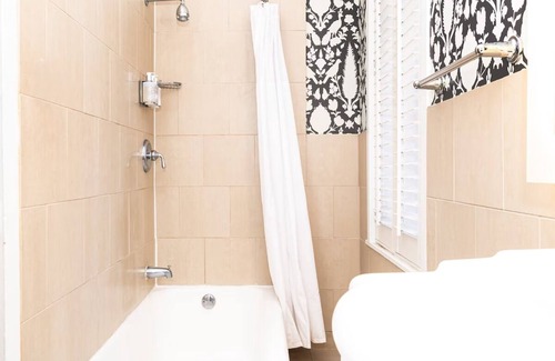 Historic District Hotel | Maryland Inn 2 Double Beds, Historic Inns, Modern Amenities, Event Space, City Center
