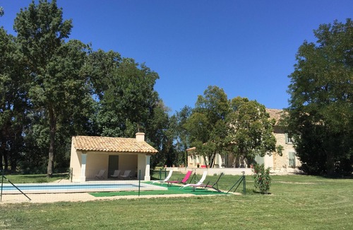 Sorgues House | Mas provencal with old pool very quiet close to Chateauneuf du Pape