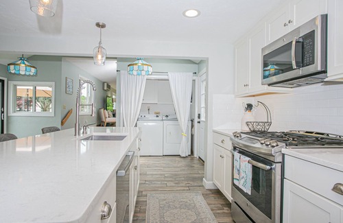 Bourne House | Mashnee: Beach Steps, Spacious Yard