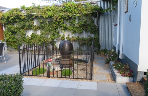 Rotoorangi Cottage | Massey Country Cottage - 11 Kms to Lake Karapiro and 7 Kms to Cambridge Center