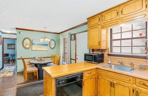 Church Street House | Massive 3 bedroom with fenced yard!