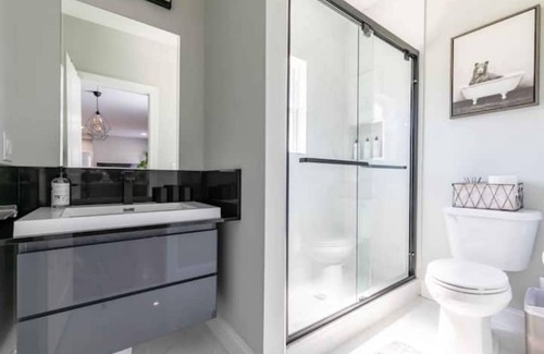 Kearny Apartment | 🗽Massive 3BR 2BT 2🅿️ King bed near NYC and American Dream