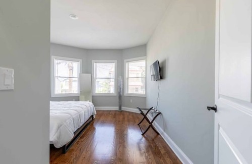 Kearny Apartment | 🗽Massive 3BR 2BT 2🅿️ King bed near NYC and American Dream