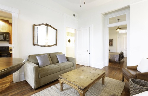 Historic Downtown Savannah House | Massive Victorian House w/Private Courtyard ★ 5APTS/9BDRS ★ Near Forsyth Park