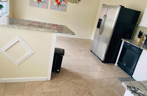 Laurel House | Master private room and private bathroom. En-suite #5