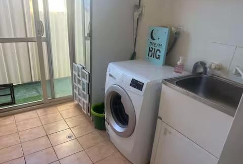 Bentley House | Master room with private bathroom