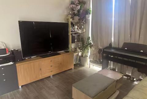 Bentley House | Master room with private bathroom