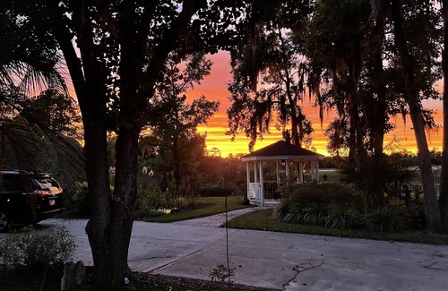 Bluffton House | Master suite with private deck in a beautiful house between Savannah & HHI