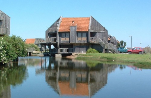 Matagorda Condo | Matagorda Beach Condo Pool, Internet