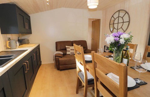 Llanelidan Cottage | MATH (LODGE 3), pet friendly, with hot tub in Corwen