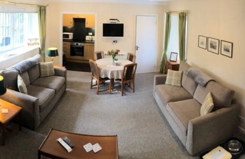 Biggar Cottage | Mathieside Cairn Cottage - a cottage that sleeps 4 guests in 1 bedroom