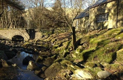 Biggar Cottage | Mathieside Cairn Cottage - a cottage that sleeps 4 guests in 1 bedroom