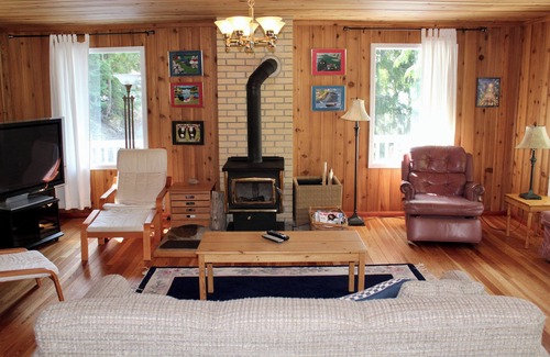 Central Kootenay House | MATTI HOUSE AND MARINA ON KOOTENAY LAKE