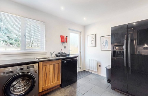 Glasgow House | MAVISBANK GARDENS - Modern 2 Bedroom House Near Hydro with Private Garden & Free Parking