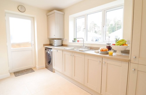 Llanycil House | MAWNOG FACH, pet friendly, with a garden in Bala