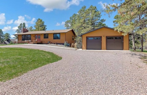 Colonial Pine Hills House | Max's Place