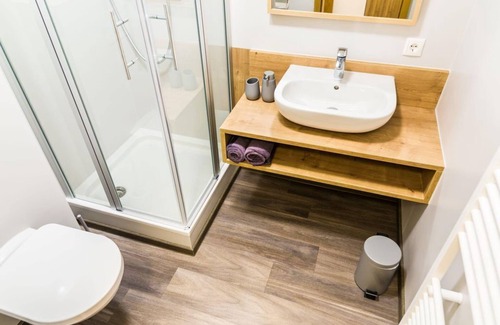 Mußbach Bed & Breakfast | Maxi, shower or bath, toilet, 1 bedroom - winery - guest house Völcker