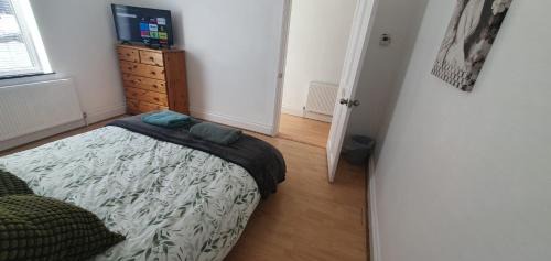 Gosport House | Mayfield , 2 bed slp 6 Roomy dog friendly Gosport town house