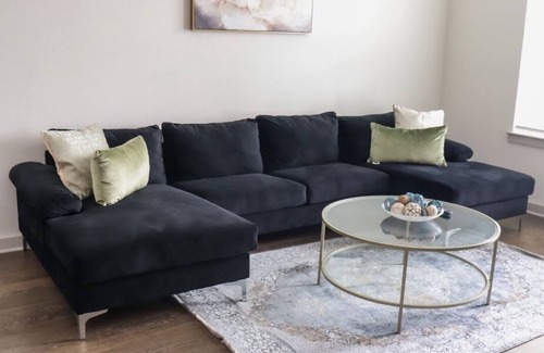 Arlington Apartment | Mayo Clinic Oasis: Spacious and Lux Getaway w Pooln