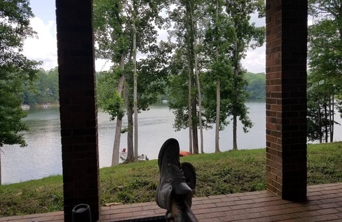Roxboro House | Mayo Lake Lower Unit Highend, Clean, Updated