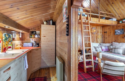Courchevel Ski Chalet | Mazot dans les sapins skis aux pieds