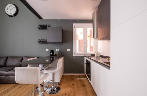 Santo Stefano Apartment | Mazzini Elegant Apartment by Wonderful Italy