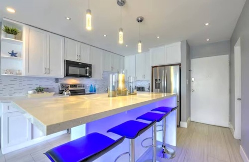 South Mission Beach Apartment | MB 2 Condos 4BR/4BA+2 Lofts+Rooftop Deck by Sand