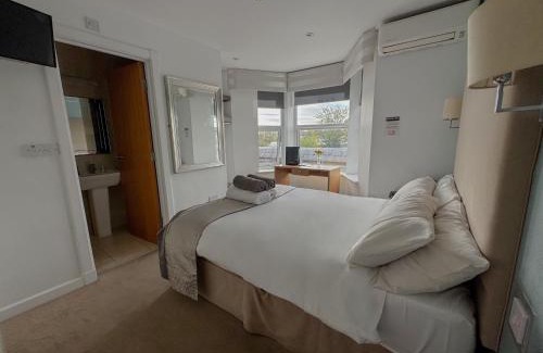 Seven Kings Hotel | McCafferty's Guesthouse Ilford