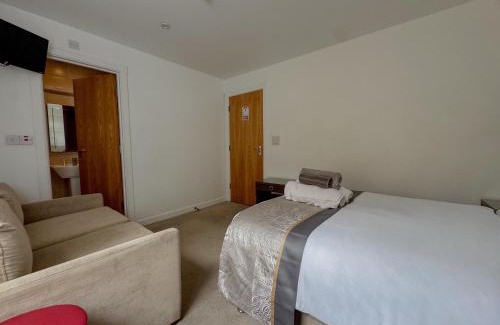 Seven Kings Hotel | McCafferty's Guesthouse Ilford