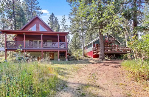 McCall Cabin | Mccall's Multiple Cabin Retreat for Larger Groups walk to Lake