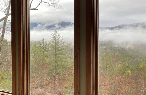 Townsend Cabin | McDaniels Misty Blue ~ A Cozy & Quaint Cabin w/Exceptional Smoky Mountain Views