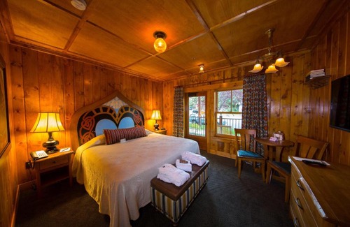 Old Bend Hotel | McMenamins Old St. Francis School